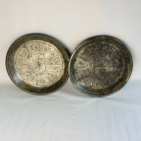 Two Vintage Heavy Tin Pie Plates 9 5/8” Mrs Smith’s & Really Good Wassell - Picture 5 of 5